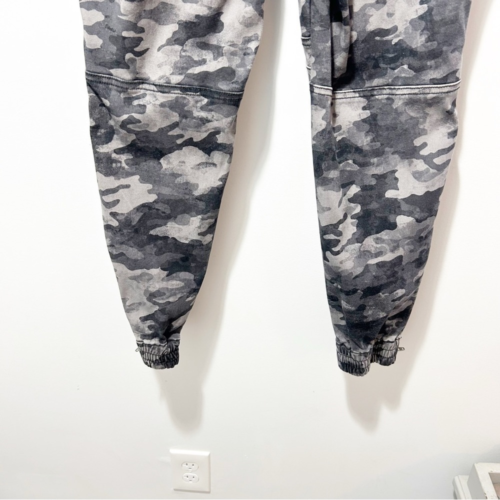 🌷Sale* Spanx Stretch Twill Cargo Jogger Pants Size Large Camouflage Camo Ankle - Picture 9 of 12